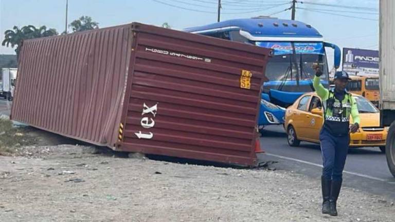 ¿A qué se deben los volcamientos de los contenedores en Guayaquil?