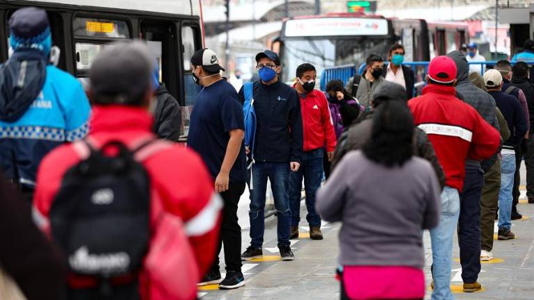 ¿Qué se puede hacer con semáforo amarillo en Quito?