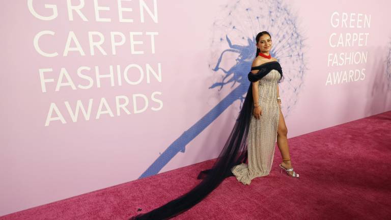 Helena Gualinga asiste a los Green Carpet Fashion Awards 2024 en el Hotel West Hollywood.