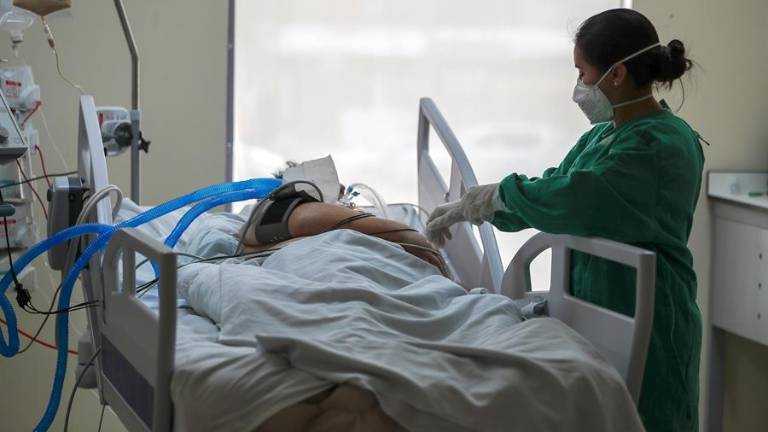 Ecuador suma 2.200 casos en un día y acumula 327.325 positivos por covid-19