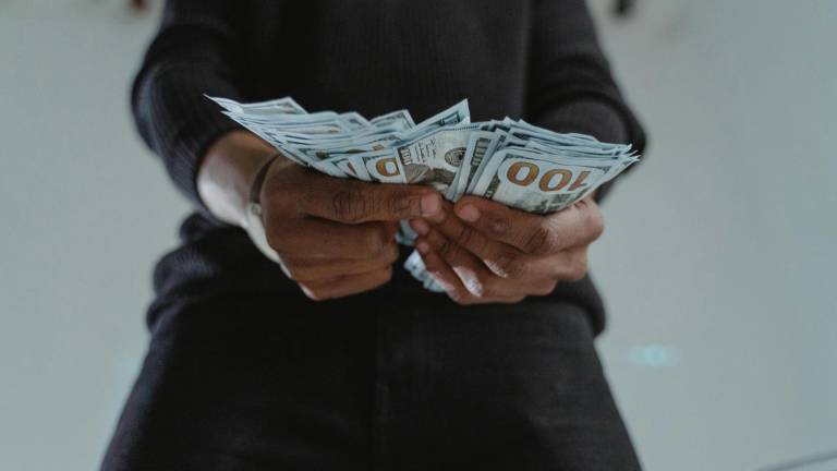 Agente antinarcóticos que habría pedido 3.000 dólares a detenido es procesado por concusión