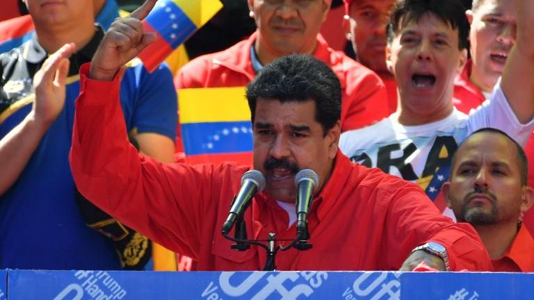 Maduro rompe con Colombia y pide defensa si lo derrocan