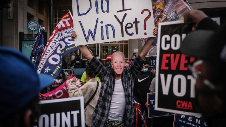 Biden se pone a la cabeza en Georgia y se acerca a Trump en Pensilvania