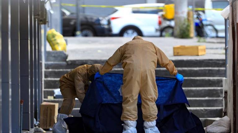 Alta presión en hospitales de Quito: intensivista relata que "la dimensión que estamos viviendo es irrepetible"