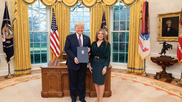 Presidente Trump recibe credenciales de Ivonne Baki, embajadora de Ecuador en EEUU