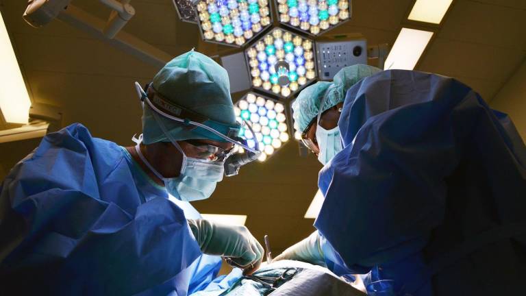 SRI anuncia acciones de control a cirujanos plásticos y centros estéticos, conocidos como SPA