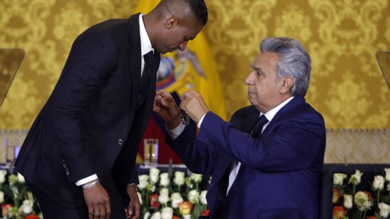 &#039;Toño&#039; Valencia condecorado tras 10 años en el Manchester United