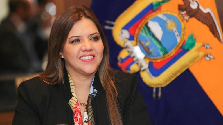 Denuncian a Vicuña por concusión y tráfico de influencias