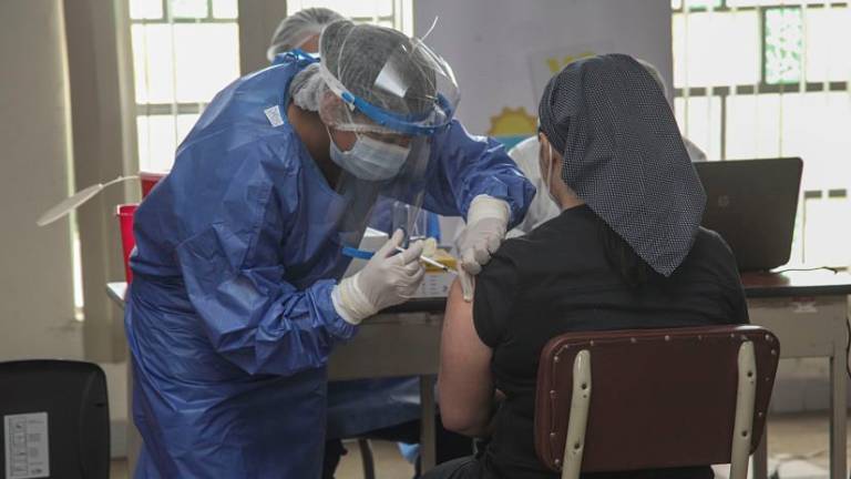 Unas 6.000 personas han sido vacunadas en Ecuador contra la COVID-19