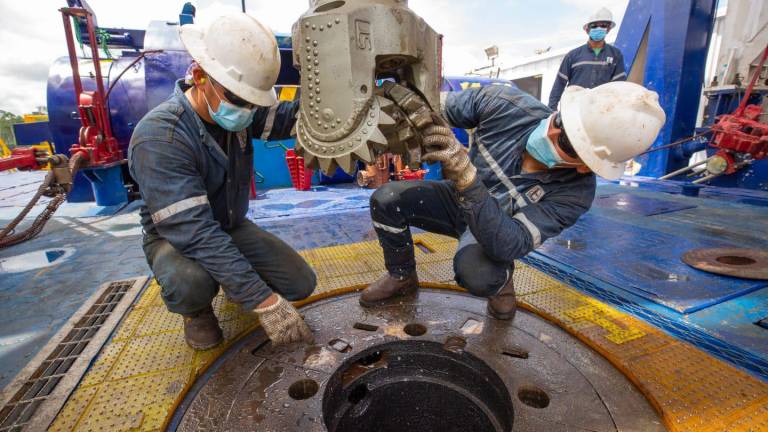La producción petrolera de Ecuador se recupera al 90 %, con 461.000 barriles