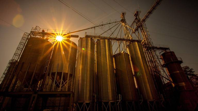 Ecuador amplía cortes de luz a cuatro días para industrias de alto voltaje durante el feriado