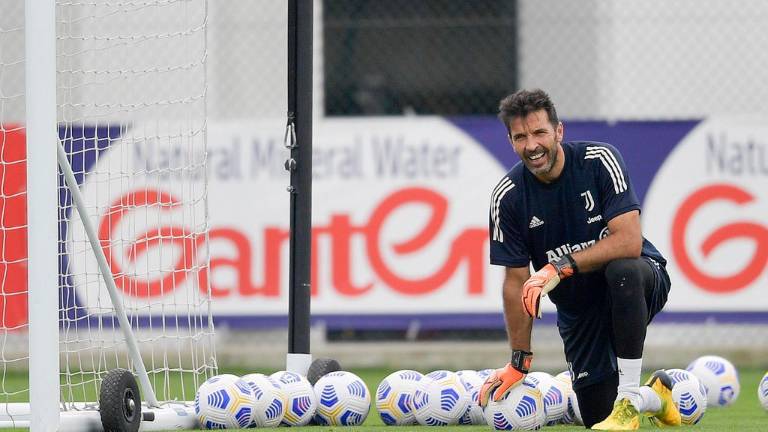 Arquero Gianluigi Buffon, de 42 años, arranca la vigésima sexta temporada de su carrera
