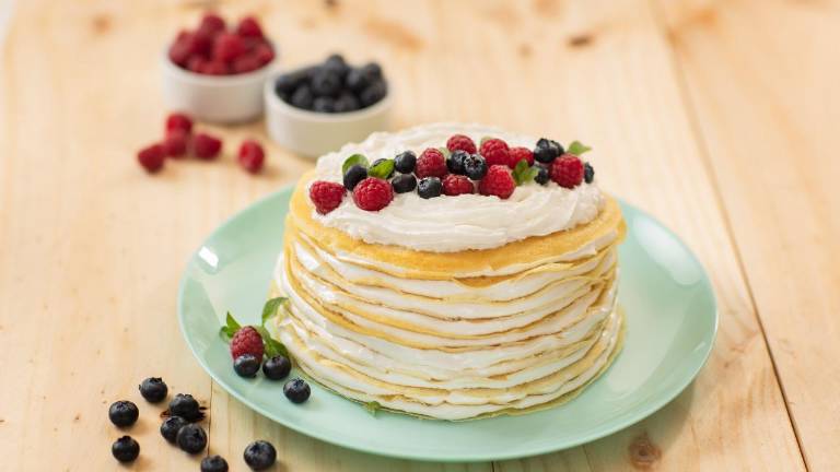 Torta de crepes con crema batida Miraflores