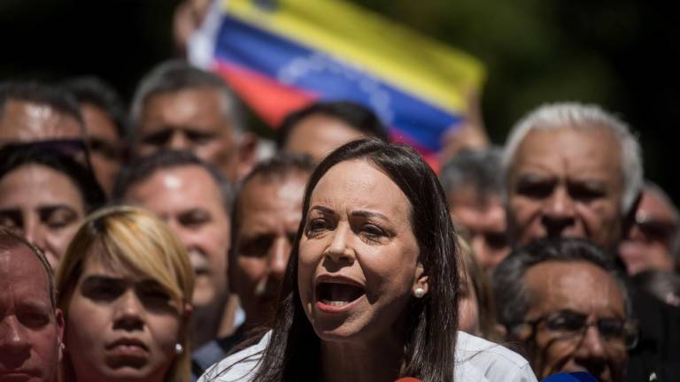 No pueden hacer elecciones sin mí: Maria Corina Machado rechaza dar de baja su candidatura en Venezuela