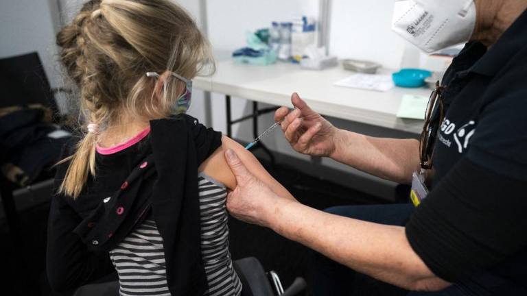 Tras ómicron, es posible que termine la pandemia en Europa, según OMS