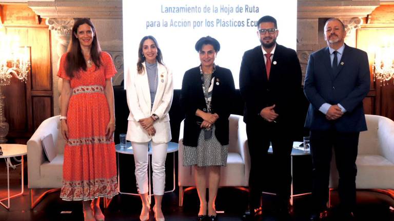 Ecuador presenta plan para reducir en un 60% la contaminación por plásticos para 2040