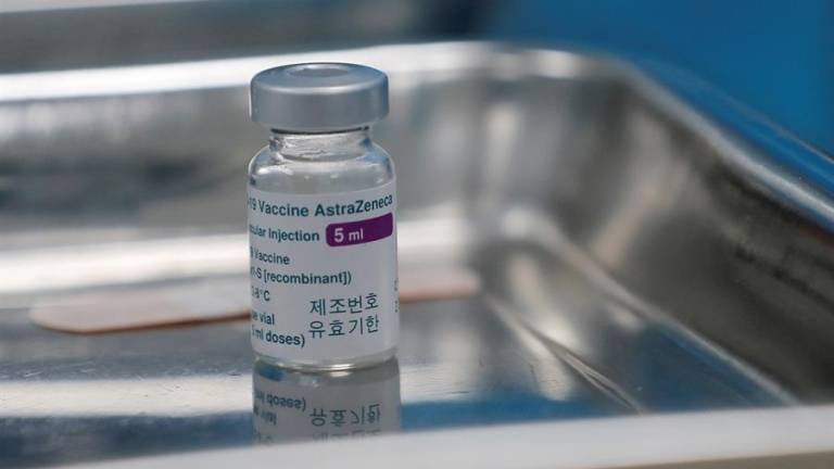 EE.UU. advierte de posible información incompleta sobre vacuna contra la COVID de AstraZeneca