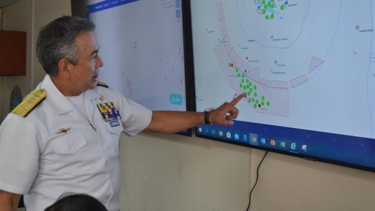 Armada de Ecuador establece tres fases en el proceso de vigilancia de flota pesquera cerca de Galápagos