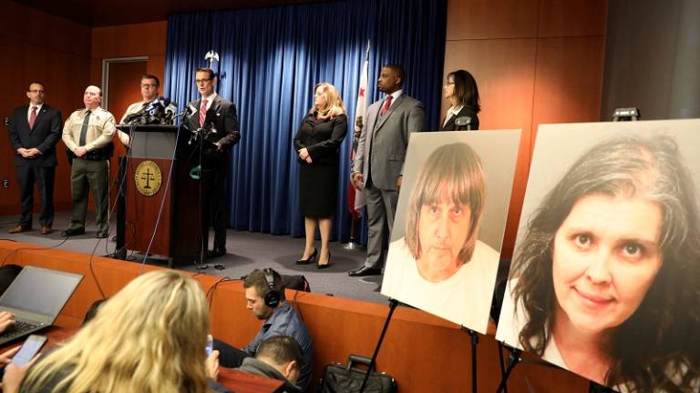 Presentan 38 cargos contra la pareja que secuestró a sus 13 hijos