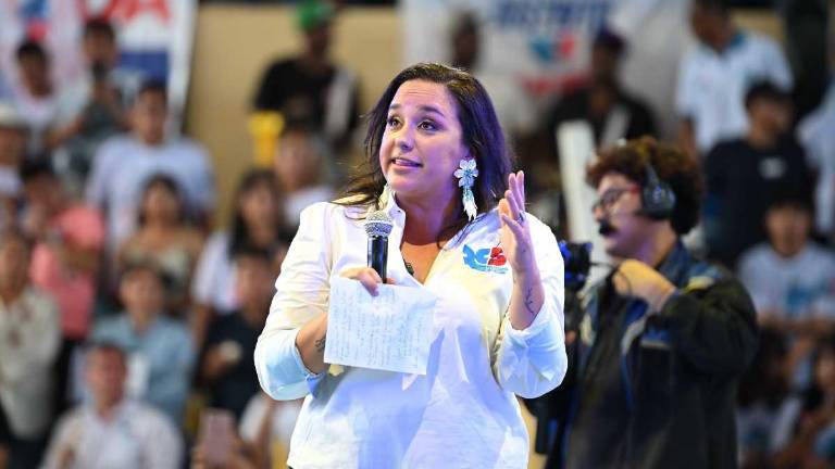 En su discurso de posesión, Gabriela Rivadeneira criticó al Gobierno de Daniel Noboa.