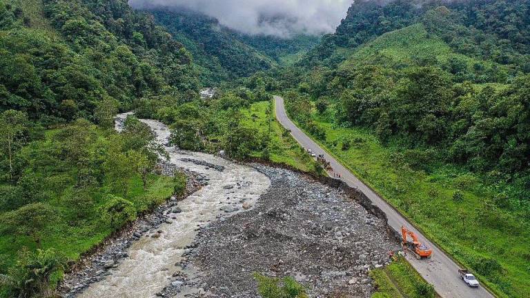 Lasso anuncia construcción de nuevas vías tras destrucción por lluvias