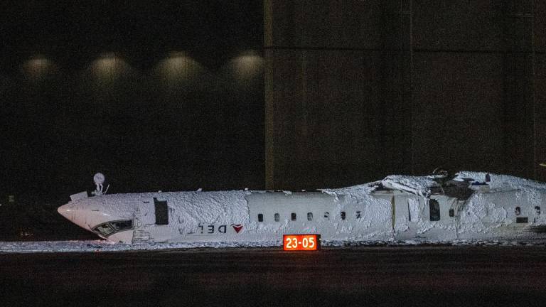 Tres heridos de gravedad, incluido un niño, por accidente de avión al aterrizar en Toronto
