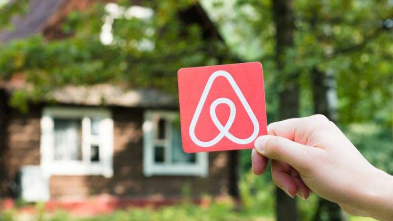 El éxito de Airbnb: nuevos anfitriones generaron $1 billón desde la pandemia