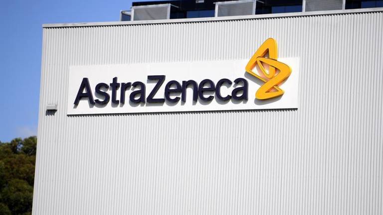AstraZeneca sufre revés en desarrollo de tratamiento anticovid: no dio resultado