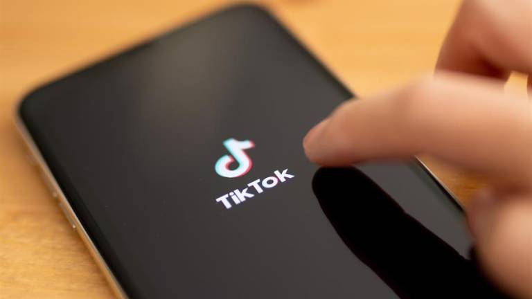 El presidente Donald Trump puede forzar una venta o bloquear la popular app TikTok