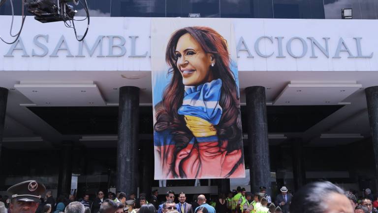 Cristina Fernández recibió la condecoración Manuela Sáenz