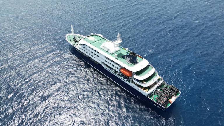'Situación médica grave': casi 150 personas quedan atrapadas en crucero frente a Cabo Verde por posible brote de hantavirus