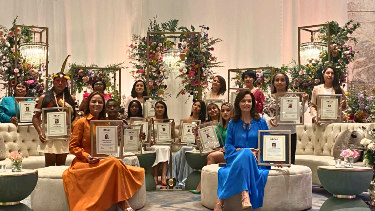 Revista Hogar celebró el trabajo de 16 ecuatorianas destacadas en ceremonia 'Mujeres del Año'