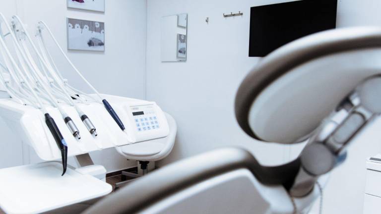 Fiscalía formulará cargos contra cuatro personas por muerte de paciente en clínica dental de Quito