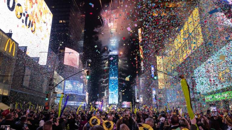 El mundo celebró su segundo Año Nuevo ensombrecido por la pandemia