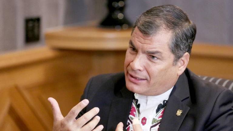 Correa se pronuncia en Twitter sobre debate de enmiendas