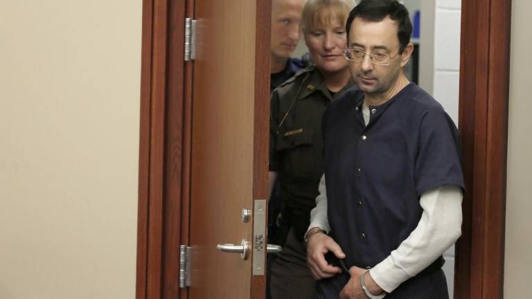 Nassar pide disculpas por "destrucción emocional" de sus víctimas