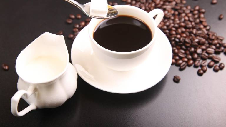 Consumo de café o té podría estar asociado con un menor riesgo de accidente cerebrovascular y demencia