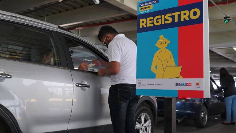 Así funciona el primer vacunatorio exprés dentro del centro comercial Mall del Sol, en Guayaquil