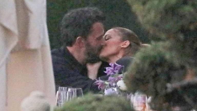 17 años después de su ruptura, Jennifer Lopez y Ben Affleck se dan su primer beso en público