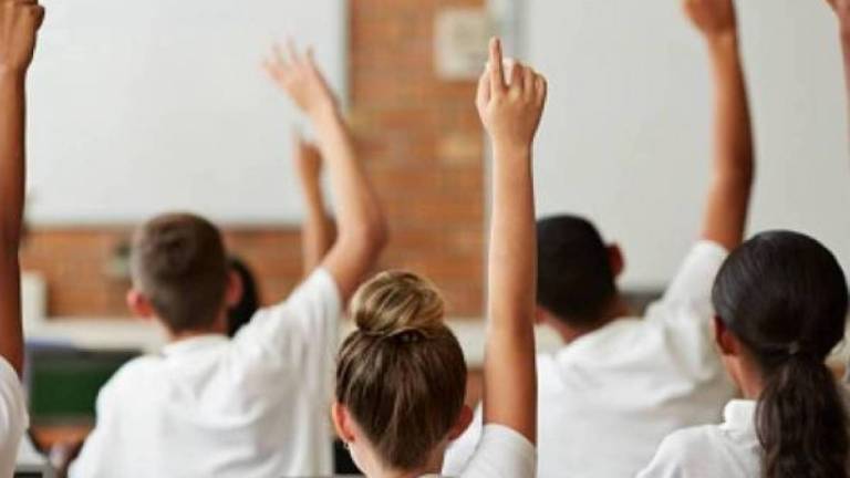 COE autoriza clases presenciales en 10 colegios del país