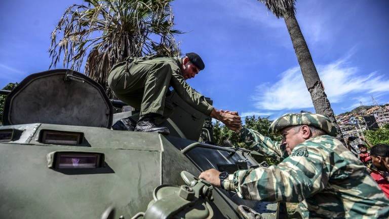 Maduro exhibe estrategia contra agresiones militares