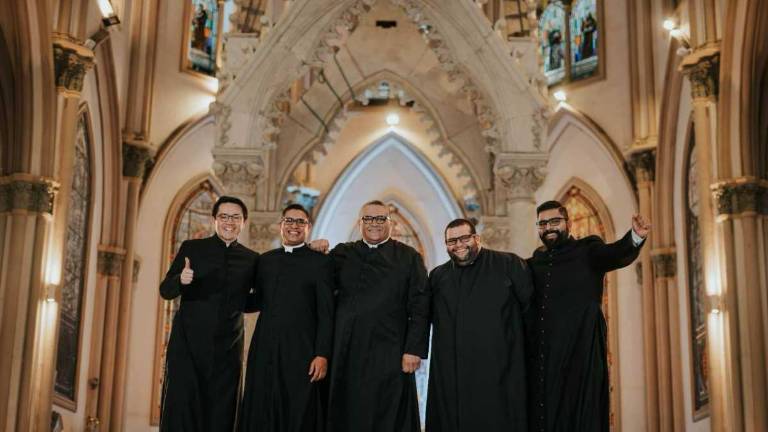 Los Padrecitos, conoce a la agrupación ecuatoriana de sacerdotes que busca transmitir un mensaje con su música