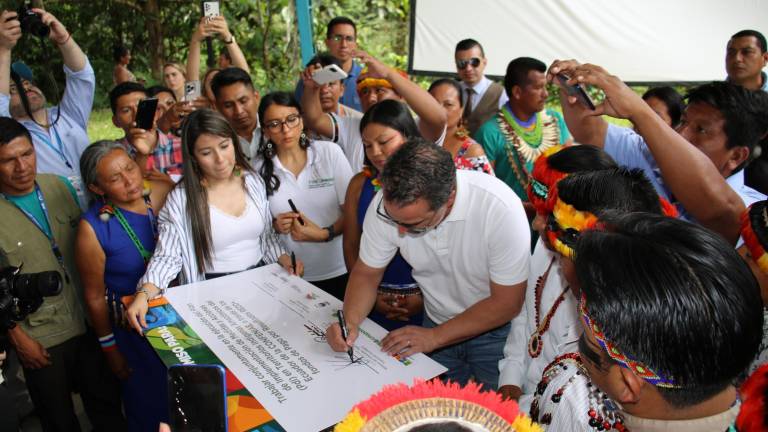 Indígenas ecuatorianos reciben 2,5 millones de dólares para proteger bosques