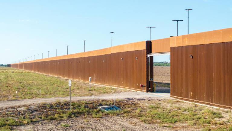 Trump pide a la Corte Suprema autorización para reanudar la construcción del muro fronterizo con México