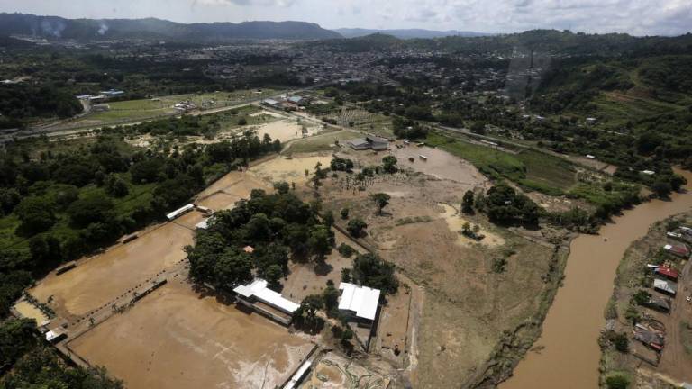 Esmeraldas es declarada en emergencia vial, tras el desbordamiento de ríos y afectaciones en carreteras