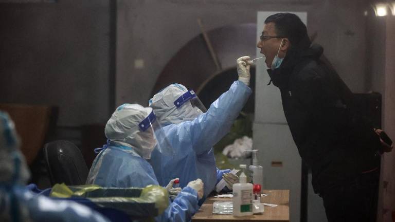 China confina a 9 millones de habitantes por un brote de COVID-19