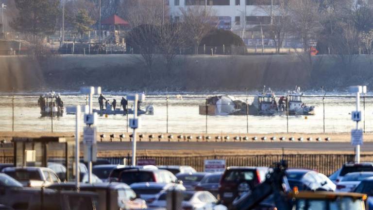 Accidente aéreo de Washington: autoridades descartan sobrevivientes y hallan 28 cuerpos en el río Potomac