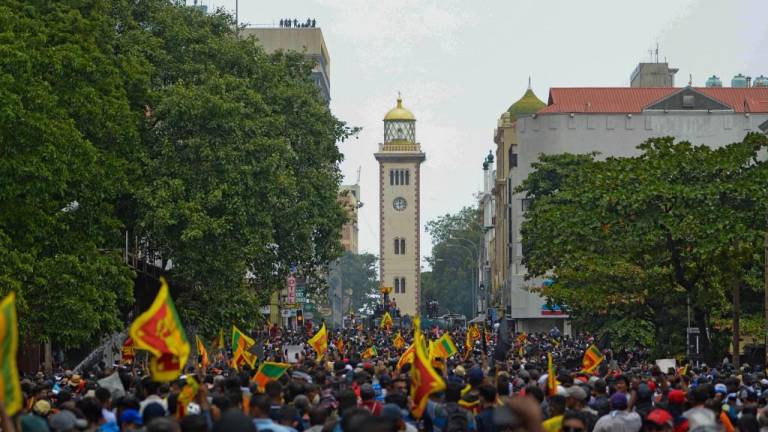 Sri Lanka vive una crisis política y su primer ministro tuvo que huir de su residencia oficial