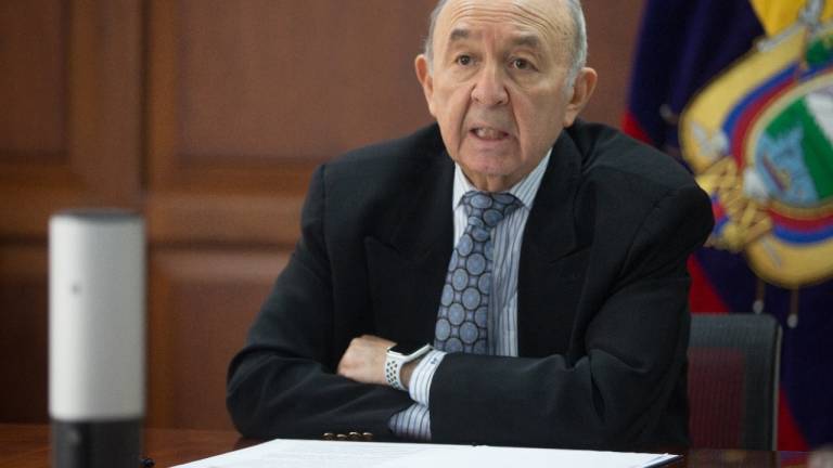 Luis Gallegos Chiriboga renuncia a la Cancillería en medio de impasse diplomático