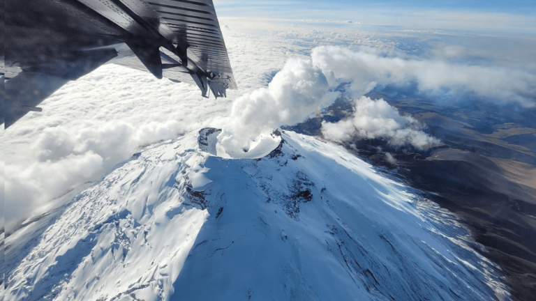 Volcán Cotopaxi está por terminar su último periodo eruptivo, según autoridades